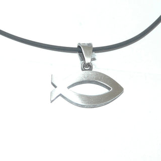 Einzelstück, Nordform-Design, Nordform-Anhänger "christlicher Fisch" aus massivem 925 Silber, seidenmatt, in den Tiefen geschwärzt, beidseitig tragbar, Gravur möglich. Anlaufgeschützt. Die gesamte skandinavische / finnische Nordform-Kollektion ist so designt, daß fast alle Schmuckstücke miteinander kombinierbar sind. Besonders gut zu diesem Schmuckstück passen Ohrringe Nord 0053  - skandinavisches Design zuhause bei www.danilogold-shop.de 