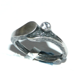 Einzelstück, Nordform-Design, Bergkristall-Ring "langer Tropfen" aus 925 Silber, seidenmatt, in den Tiefen geschwärzt, verstellbare Ringweite bis ca. 63. Anlaufgeschützt. Die gesamte skandinavische / finnische Nordform-Kollektion ist so designt, daß fast alle Schmuckstücke miteinander kombinierbar sind. Besonders gut zu diesem Schmuckstück passen Anhänger Nord 0009, 0019 + Ohrringe Nord 0054, 0064 -	skandinavisches Design zuhause bei www.danilogold-shop.de