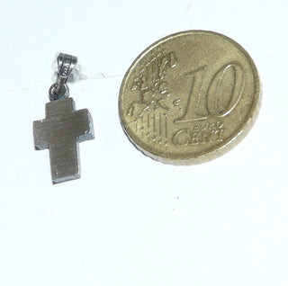 Einzelstück, Nordform-Design, Nordform-Anhänger, kleines, schlichtes Kreuz aus 925 Silber, leicht gekehlte Oberfläche, seidenmatt, in den Tiefen geschwärzt. Anlaufgeschützt. Die gesamte skandinavische / finnische Nordform-Kollektion ist so designt, daß fast alle Schmuckstücke miteinander kombinierbar sind. (Lieferung erfolgt ohne Kette) -	skandinavisches Design zuhause bei www.danilogold-shop.de