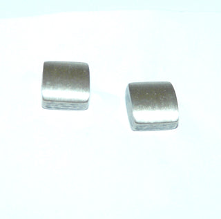 Einzelstücke, Nordform-Design, Ohrstecker "kleines Quadrat", auch für Herren geeignet, aus 925 Silber, seidenmatt, in den Tiefen geschwärzt. Anlaufgeschützt. Die gesamte skandinavische / finnische Nordform-Kollektion ist so designt, daß fast alle Schmuckstücke miteinander kombinierbar sind. -	skandinavisches Design zuhause bei www.danilogold-shop.de