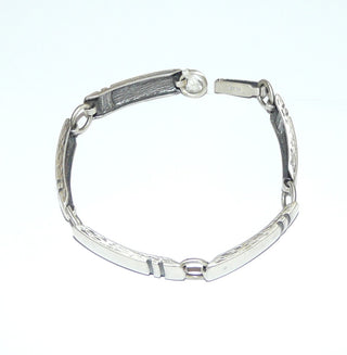 Einzelstück, Armband aus 925 Silber, 5 breitere Steg-Elemente im Nordform-Design, Gesamtlänge 20 cm, seidenmatt, in den Tiefen geschwärzt. Anlaufgeschützt. Die gesamte skandinavische / finnische Nordform-Kollektion ist so designt, daß fast alle Schmuckstücke miteinander kombinierbar sind. Besonders gut zu diesem Schmuckstück paßt der Ohrschmuck Nord 0052 bis 0059. -	Finnlandschmuck bei Goldschmiede Danilo