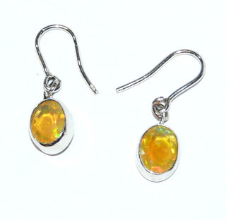 Einzelstücke, Handarbeit, Ohrringe aus 925 Silber mit herrlich schimmernden, gelb-orange-grünen, ovalen äthiopischen Opalen beweglich befestigt an Fischerhaken, ca. 10,3 mm x 9 mm -	Handgefertigtes Unikat! Nur im Onlineshop von Juwelier & Goldschmiede Danilo!