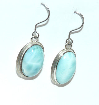 handgefertigte Einzelstücke, Ohrhänger aus 925 Silber mit je einem schön gemaserten, ovalen Larimar in türkis-meerblau aus der Dominikanischen Republik, frei beweglich befestigt an Fischerhaken, die Steine sind sicher in einer Zargenfassung eingefaßt und auf einen polierten Spiegelrand aufgesetzt -	Einzelstücke nur erhältlich bei www.danilogold-shop.de