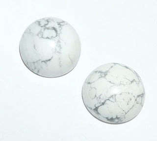 Einzelstücke, Ohrstecker aus 925 Silber mit je einem runden, weißen Howlith-Cabochon mit schöner grauer Maserung -	Nur erhältlich im Onlineshop von Juwelier & Goldschmiede Danilo!