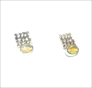 Einzelstücke, Handarbeit, Ohrstecker aus 925 Silber mit ovalen, facettierten, herrlich schillernden äthiopischen Welo-Opalen, Farbe hellblau + orange-	
- Handgefertigter Schmuck nur erhältlich bei www.danilogold-shop.de 

