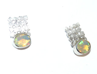Einzelstücke, Handarbeit, Ohrstecker aus 925 Silber mit ovalen, facettierten, herrlich schillernden äthiopischen Welo-Opalen, Farbe hellblau + orange-	
- Handgefertigter Schmuck nur erhältlich bei www.danilogold-shop.de 