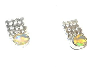 Einzelstücke, Handarbeit, Ohrstecker aus 925 Silber mit ovalen, facettierten, herrlich schillernden äthiopischen Welo-Opalen, Farbe hellblau + orange-	
- Handgefertigter Schmuck nur erhältlich bei www.danilogold-shop.de 