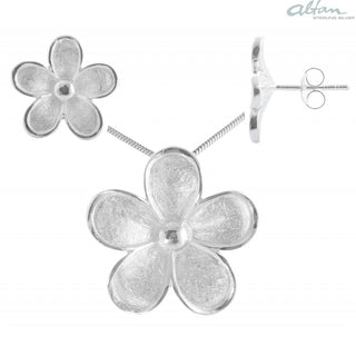 Einzelstücke, Ohrstecker aus 925 weiß gesiedetes Silber "Blüte", matt mit polierten Kanten + Mittelpunkt, Durchmesser ca. 15 mm-	Nur erhältlich im Onlineshop von Juwelier & Goldschmiede Danilo!