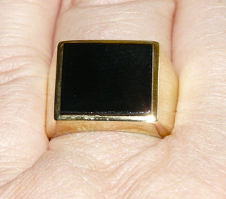 Einzelstück, klassischer Herrenring, Siegelring, Onyx-Ring aus 333 Gelbgold, poliert mit einer rechteckigen Onyx-Platte quer zum Finger, Ringweite 62,5 -	Nur erhältlich im Onlineshop von Juwelier & Goldschmiede Danilo!