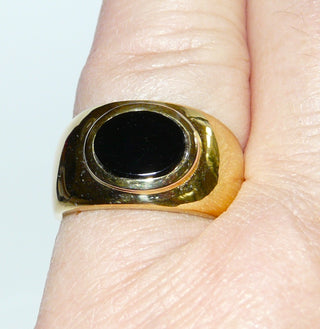 kompaktes Einzelstück, Onyxring, klassischer Herrenring, Siegelring, abgerundeter Bandring aus massiv 333 Gelbgold, poliert mit einer ovalen Onyx-Platte, Ringweite 51 - Goldschmiede Danilo