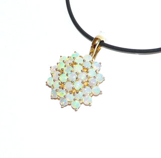 Einzelstück, "Opal-Stern", runder Opal-Anhänger mit 31 blau-grün schillernden äthiopischen Opalen, aus massiv 585 Gold, Clipöse auch für Edelstein + Perlenketten, Krappenfassungen in Rosettenform -	Nur erhältlich im Onlineshop von Juwelier & Goldschmiede Danilo!