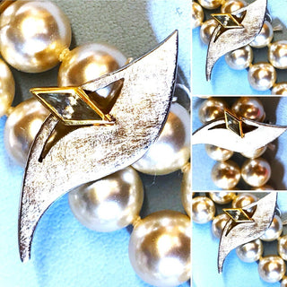 Handgefertigtes Einzelstück, Perlenkettenverkürzer, 0,21 Karat grau-grüner, funkelnd facettierter Saphir in Rautenform, bicolor 585 Gold, eismatt, macht z.B. aus einer langen Perlenkette eine doppelreihige kurze Kette -	Unikatschmuck nur erhältlich im Onlineshop von Juwelier & Goldschmiede Danilo! 