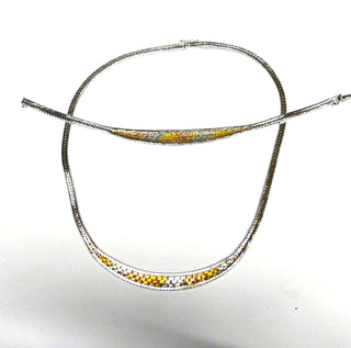 Einzelstück, Armband aus 835 Silber, Länge 18 cm, teilweise vergoldet in gelb + rot, flaches Fuchsschwanz-Muster, im Mittelteil Flecht-Optik / Backstein-Optik, Fischgrät-Rand, Kastenschloß, um 1960. Dazu paßt Hs 0015 - Vintage-Schmuck nur im Onlineshop von danilogold!