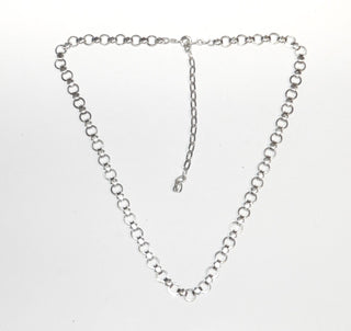 Retro-Einzelstück, Vintage-Halskette halsnah + mit Verlängerung Gesamtlänge 43,5 cm, feine, flache Kreise aus 925 Silber mit Kreuz-Verbindungen, um 1960. Als Solo-Kette oder mit größerem Anhänger sehr schön. -Vintage-Schmuck nur im Onlineshop von danilogold! 