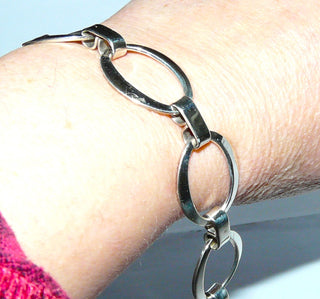 breites Retro-Einzelstück, Vintage-Glieder-Armband aus massiv 925 Silber, poliert, 20,5 cm lang mit 6 ovalen, durchbrochenen, leicht gewölbte Elemente mit Schlaufenverbindungen, im typischen Design der sechziger Jahre, Federring-Verschluß -	Vintage-Schmuck nur im Onlineshop von danilogold!
