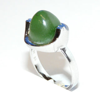 Einzelstück, Vintage-Ring aus 925 Silber mit einer grünen Jade im kegelförmigen Cabochon-Schliff, Oberteil ca. 14,4 mm x 13,6 mm, um 1960, Ringweite 52,5 -	Vintage-Schmuck nur im Onlineshop von danilogold!