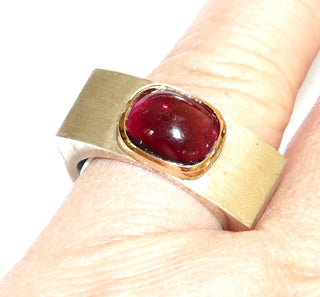 breiter Unikat Granatring 750 Gold poliert & 925 Silber dreieckig Almandinrot / Ri 0631