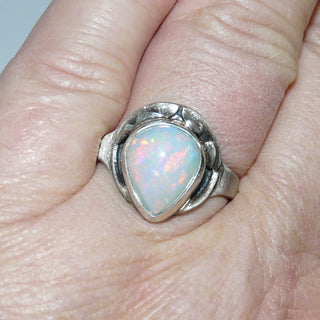 Unikat-Ring mit schimmerndem äthiopischen Welo-Opal, großer Tropfen-Cabochon mit viel Rottönen und Blaugrau, 925 Silber in den Tiefen geschwärzt / oxidiert  -	Nur erhältlich bei www.danilogold-shop.de