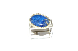 Handgefertigter Unikat-Ring mit ovalem Lapislazuli-Cabochon 15,2 Karat, Fassung 750 Gelbgold + 925 Silber, Ringschiene aus 4-kant-Steben, matt, Fassungsrand strukturiert, Ringweite ca. 62 - Handgefertigter Schmuck nur erhältlich bei www.danilogold-shop.de 