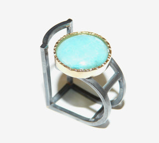 Handgefertigter Unikat-Ring mit Paraiba-Turmalin 9,46 Karat, 925 Silber Streben geschwärzt / Oxidiert, Fassungsrand 750 Gelbgold strukturiert, Ringweite ca. 65 - erhältlich im Onlineshop von Juwelier & Goldschmiede Danilo aus Hameln!"