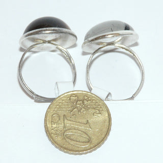 Einzelstücke, Ring-Set aus versilbertem Metall mit einem Tigerauge-Cabochon + einem Bergkristall mit Turmalin-Nadeln, Ringweite verstellbar um 52 -	Einzelstücke nur erhältlich bei www.danilogold-shop.de