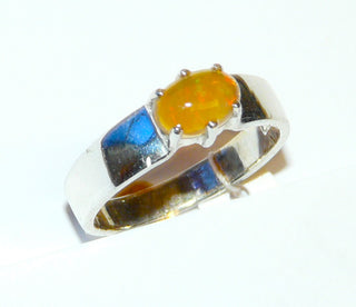 Einzelstück, Handarbeit, Ring aus 925 Silber mit einem ovalen äthiopischen Opal in Farbe  "Feueropal", Orangerot, ca. 8 mm x 6,5 mm, Ringweite 56,5 -	Handgefertigtes Unikat! Nur im Onlineshop von Juwelier & Goldschmiede Danilo!