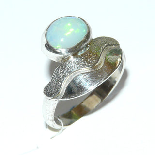 Einzelstück, Handarbeit, Ring aus 925 Silber mit einem wunderschön schillernden äthiopischen Welo-Opal, sicher in einer Zargenfassung eingebettet, ca. Ringweite 57-	Handarbeiten online bestellen bei Juwelier & Goldschmiede Danilo!