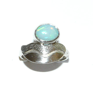Einzelstück, Handarbeit, Ring aus 925 Silber mit einem wunderschön schillernden äthiopischen Welo-Opal, sicher in einer Zargenfassung eingebettet, ca. Ringweite 57-	Handarbeiten online bestellen bei Juwelier & Goldschmiede Danilo!