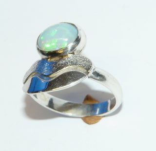 Einzelstück, Handarbeit, Ring aus 925 Silber mit einem wunderschön schillernden äthiopischen Welo-Opal, sicher in einer Zargenfassung eingebettet, ca. Ringweite 57-	Handarbeiten online bestellen bei Juwelier & Goldschmiede Danilo!