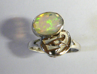 Einzelstück, Ring aus 925 Silber mit einem herrlich schimmernden ovalen, facettierten, äthiopischen Welo-Opal, Ringweite 59 -	Unikatschmuck nur erhältlich im Onlineshop von Juwelier & Goldschmiede Danilo! 