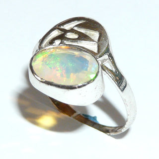 Einzelstück, Ring aus 925 Silber mit einem herrlich schimmernden ovalen, facettierten, äthiopischen Welo-Opal, Ringweite 59 -	Unikatschmuck nur erhältlich im Onlineshop von Juwelier & Goldschmiede Danilo! 