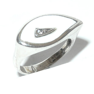 Einzelstück, Ring "Feen-Auge" aus 925 Silber mit einer weißen flachen Acryl-Platte in Form eines Auges in dem sich ein kleines Silber-Dreieck mit Zirkonia befindet, eingearbeitet in eine silberne Fassung, Ringweite 56 -	Nur erhältlich bei www.danilogold-shop.de