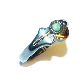 Einzelstück, Handarbeit, Ring aus geschwärztem Silber 925 + 585 Gelbgold mit einem kleinen runden australischer Opal, Ringweite 48 -	Einzelstücke nur erhältlich bei www.danilogold-shop.de