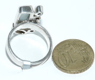 Einzelstück, Ring aus 925 Silber mit 4 runden, funkelnd facettierten schwarzen Spinellen, einem hellgrünen Peridot, einem Bergkristall-Navette und als besonderem Blickfang einem länglichen, rechteckigen, abgerundeter Larimar-Cabochon aus der Dominikanischen Republik, poliert, Ringweite 58,5 -	Nur erhältlich im Onlineshop von Juwelier & Goldschmiede Danilo!