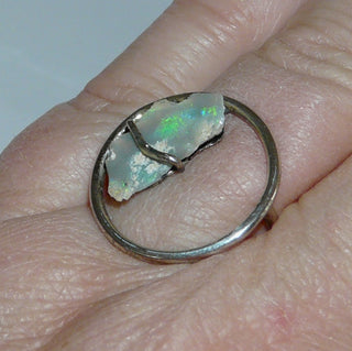 Einzelstück, Handarbeit, Ring aus 925 Silber mit einem australischen Naturopal, Runddraht-Oberteil Durchmesser ca. 22,2 mm, U-Bogenschiene aus Runddraht, Ringweite ca. 64 -	Unikatschmuck nur erhältlich im Onlineshop von Juwelier & Goldschmiede Danilo! 