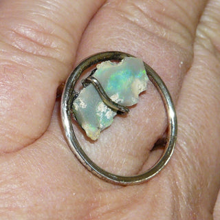 Einzelstück, Handarbeit, Ring aus 925 Silber mit einem australischen Naturopal, Runddraht-Oberteil Durchmesser ca. 22,2 mm, U-Bogenschiene aus Runddraht, Ringweite ca. 64 -	Unikatschmuck nur erhältlich im Onlineshop von Juwelier & Goldschmiede Danilo! 