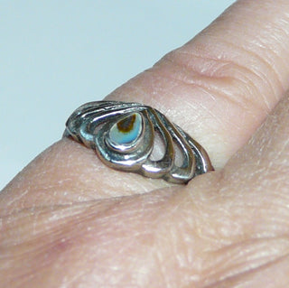 Einzelstück, zarter Ring "Pfau" aus 925 Silber mit einem Tropfen aus grün-blau schillernden Perlmutt der Paua-Muschel, fächerartig mit durchbrochenen, gebogenen Streben verziert, Ringweite 50 -	Einzelstücke nur erhältlich bei www.danilogold-shop.de