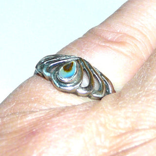 Einzelstück, filigraner Ring "Pfau" aus 925 Silber mit einem Tropfen aus grün-blau schillerndem Perlmutt der Paua-Muschel, fächerartig mit durchbrochenen, gebogenen Streben verziert, in den Tiefen geschwärzt, Ringweite 50 - Einzelstücke nur erhältlich bei www.danilogold-shop.de