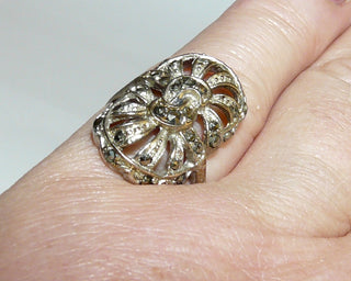 Einzelstück, Ring aus 925 Silber, Replik im Stil um 1900, lang-ovales Ringoberteil mit floralen Durchbrüchen + Markasiten, poliert, Ringweite 55 -	Einzelstücke nur erhältlich bei www.danilogold-shop.de