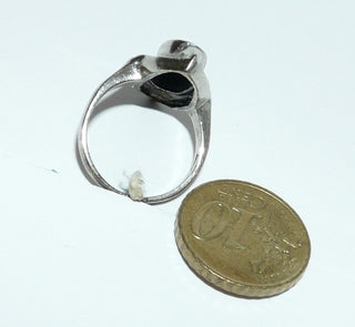 Einzelstück, Ring aus 925 Silber, Replik im Stil um 1920, ovaler Onyx, navetteförmig umrandet von Markasiten, poliert, Ringweite 52 -	Unikatschmuck nur erhältlich im Onlineshop von Juwelier & Goldschmiede Danilo! 