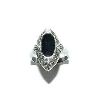 Einzelstück, Ring aus 925 Silber, Replik im Stil um 1920, ovaler Onyx, navetteförmig, umrandet von Markasiten, poliert, Ringweite 52 - Unikatschmuck nur erhältlich im Onlineshop von Juwelier & Goldschmiede Danilo! 