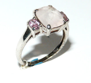 Einzelstück, Ring aus 925 Silber mit einer facettierten, antikovalen Rosenquarz-Replik + 2 ovalen, funkelnd facettierten rosa Zirkonia, poliert, Ringweite 57,5 - Nur erhältlich bei www.danilogold-shop.de
