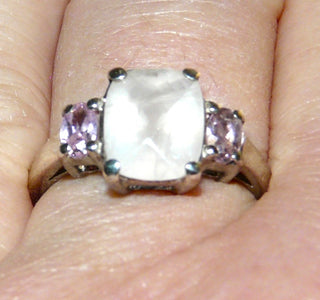 Einzelstück, Ring aus 925 Silber mit einer facettierten, antikovalen Rosenquarz-Replik + 2 ovalen, funkelnd facettierten rosa Zirkonia, poliert, Ringweite 57,5 - Nur erhältlich bei www.danilogold-shop.de