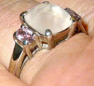 Einzelstück, Ring aus 925 Silber mit einer facettierten, antikovalen Rosenquarz-Replik + 2 ovalen, funkelnd facettierten rosa Zirkonia, poliert, Ringweite 57,5 - Nur erhältlich bei www.danilogold-shop.de