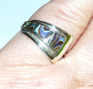 Einzelstück, Ring "Trapez" aus 925 Silber, gefertigt in Mexico, 3 Teile aus dem grün-blau-violett schillernden Perlmutt der Paua-Muschel, auch See-Opal genannt, in Fingerform gebogenen, verstellbare Ringweite, da oben offen, momentane Ringweite ca. 52 -	Nur erhältlich im Onlineshop von Juwelier & Goldschmiede Danilo!
