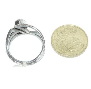 Einzelstück, Ring "Triangle" aus 925 Silber mit einem ovalen weißen Perlmutt-Cabochon, Ringschiene bestehend aus Durchbrüchen in Dreieckform, poliert, Ringweite 54,5 -	Einzelstücke nur erhältlich bei www.danilogold-shop.de