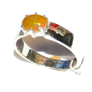 Einzelstück, Handarbeit, Ring aus 925 Silber mit einem ovalen äthiopischen Opal in Farbe Feueropal, Orangerot, ca. 8 mm x 6,5 mm, Ringweite 56,5 -	Handgefertigtes Unikat! Nur im Onlineshop von Juwelier & Goldschmiede Danilo!
