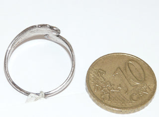 Einzelstück, Ring aus 925 Silber mit einem dunkelblauen, rekonstruierten Lapislazuli in geschwungener Tropfenform, glatt in Ringschiene eingelegt, poliert, Ringweite 56 -	Nur erhältlich im Onlineshop von Juwelier & Goldschmiede Danilo!
