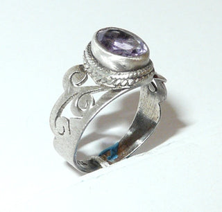 Einzelstück, Ring aus 925 Silber, gesägte Handarbeit mit einem ovalen, facettierten Amethyst, matt + in den Tiefen geschwärzt, Ringweite 50 -	Handgefertigtes Unikat! Nur im Danilo Gold Online Shop!