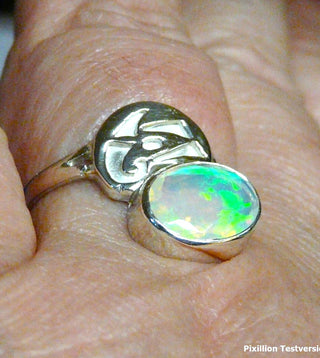 Einzelstück, Ring aus 925 Silber mit einem herrlich grün schillernden, ovalen, facettierten, äthiopischen Welo-Opal, Ringweite 59- Unikatschmuck nur erhältlich im Onlineshop von Juwelier & Goldschmiede Danilo! 